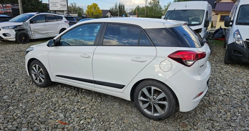 Hyundai i20 cena 23900 przebieg: 90000, rok produkcji 2017 z Nowa Sarzyna małe 172